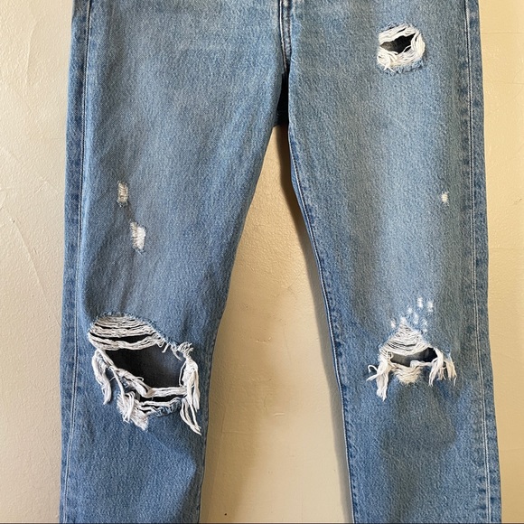 Levi’s Wedgie Straight Distressed Jeans - Picture 2 of 6